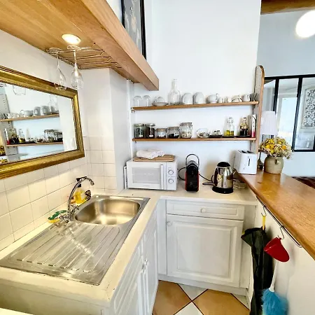 Grand Cru, Au Centre Medieval De * Beaune (Cote d'Or)