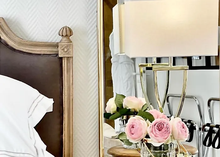 Grand Cru, Au Centre Medieval De * Beaune (Cote d'Or)