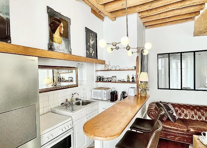 Grand Cru, Au Centre Medieval De * Beaune (Cote d'Or)