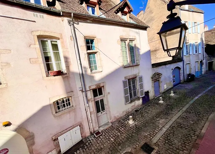 Grand Cru, Au Centre Medieval De * Beaune (Cote d'Or)